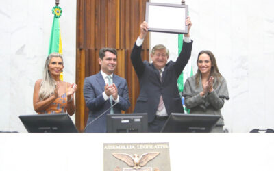 Renato Adur recebe menção honrosa da Alep